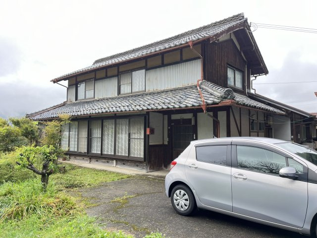 稲畑中古戸建（農地付き）の外観|外観もきれいです