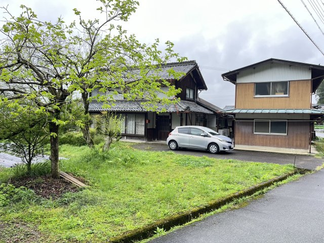 稲畑中古戸建（農地付き）の外観|外観もきれいです
