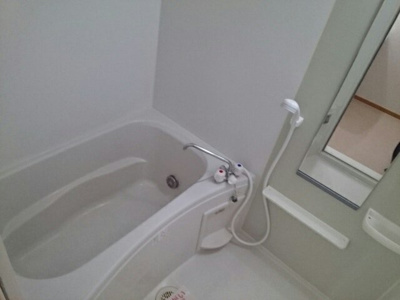 【浴室】 | リバーサイド・ガーデン打田Ａ | コンパクトで使いやすいお風呂です