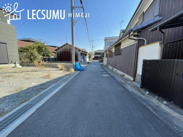 姫路市飾磨区今在家2丁目/新築戸建の前面道路含む現地写真