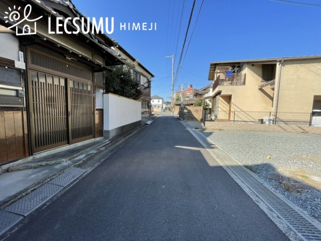 姫路市飾磨区今在家2丁目/新築戸建の前面道路含む現地写真