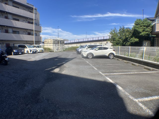 センチュリー浦和の駐車場