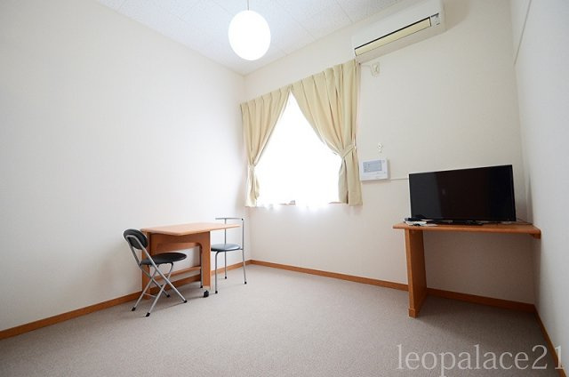 レオパレスフラワーヒル　Ⅱの寝室|同タイプの写真です