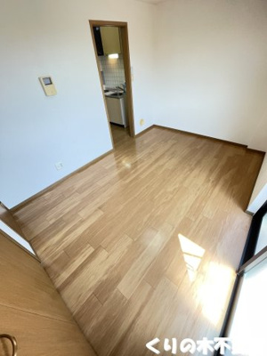 【居間・リビング】 | イースト・バード | 反転タイプのお部屋です（現況を優先します）