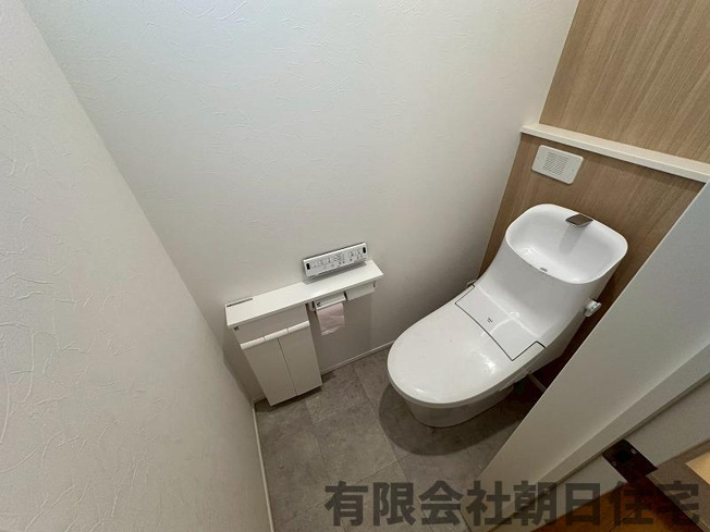 【トイレ】 | 南平台築浅中古戸建 | 落ち着いた色調のトイレです