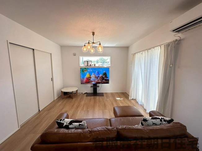 【居間・リビング】 | 南平台築浅中古戸建 | 居間です