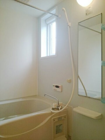 ノーブル・フォーシーズンＢの浴室