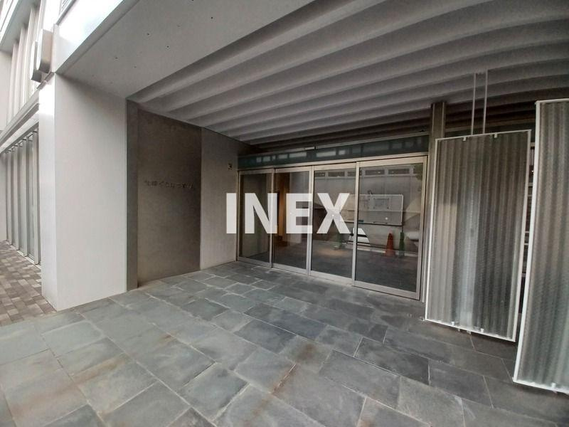 横浜市西区北幸２丁目の賃貸マンションのエントランス