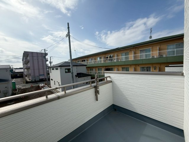 香美市土佐山田町宝町2期5棟 2号棟のバルコニー|陽当たりの良いバルコニー♪洗濯物もよく乾きます