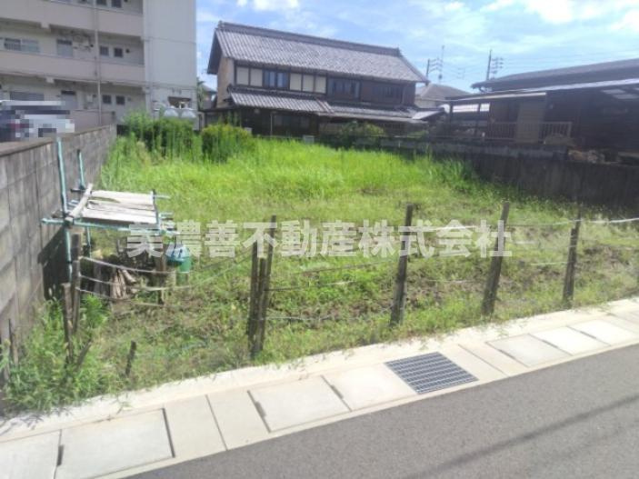 ６５６１２　岐阜市岩倉町土地の外観