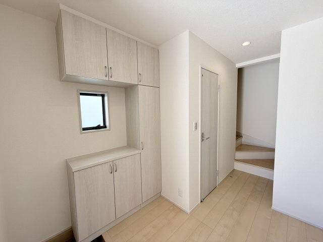 神戸市西区玉津町新方新築戸建9号棟の玄関