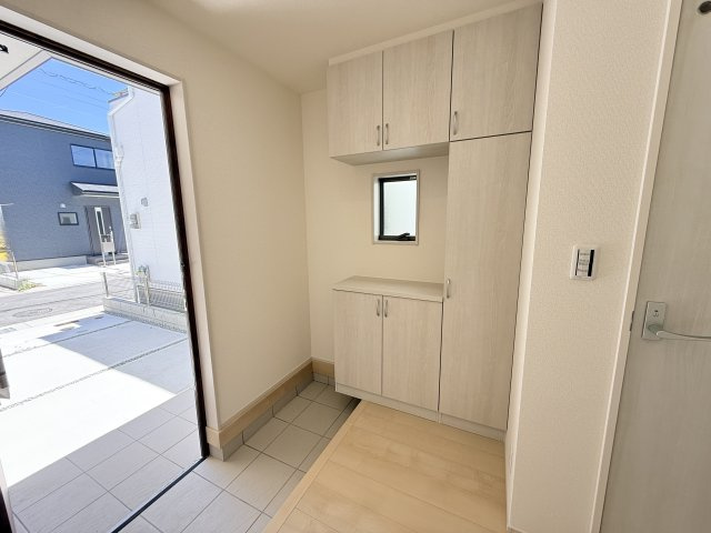 神戸市西区玉津町新方新築戸建9号棟の玄関