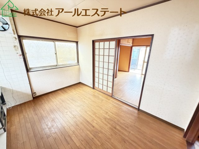 加古川市東神吉町西井ノ口　　JR「宝殿駅」徒歩11分の洋室