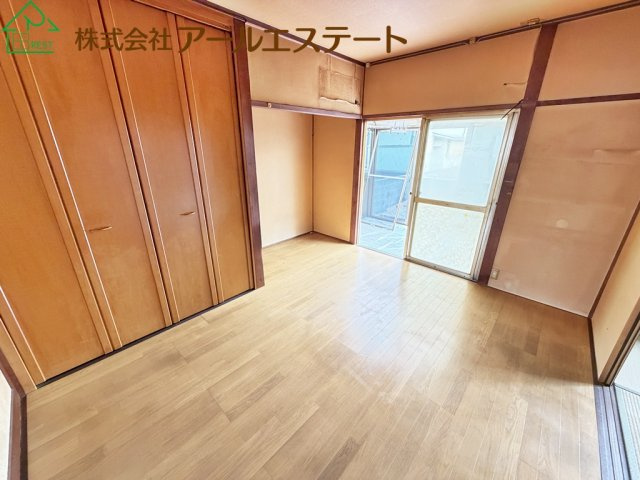 加古川市東神吉町西井ノ口　　JR「宝殿駅」徒歩11分の寝室