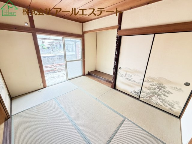 加古川市東神吉町西井ノ口　　JR「宝殿駅」徒歩11分の和室