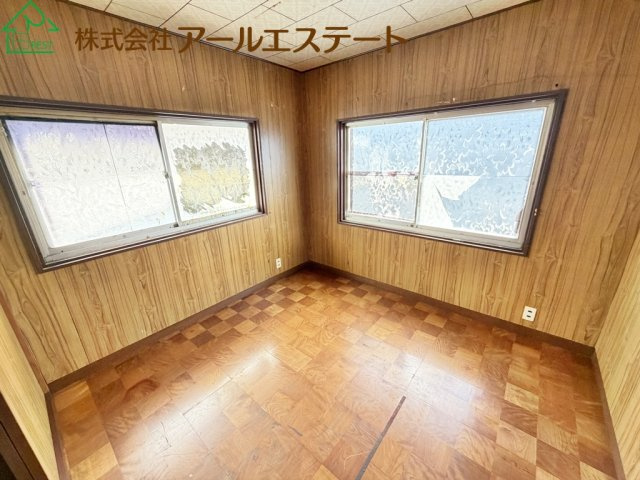 加古川市東神吉町西井ノ口　　JR「宝殿駅」徒歩11分の寝室