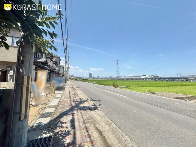 向日市鶏冠井町沢ノ東　建築条件なし土地の前面道路含む現地写真
