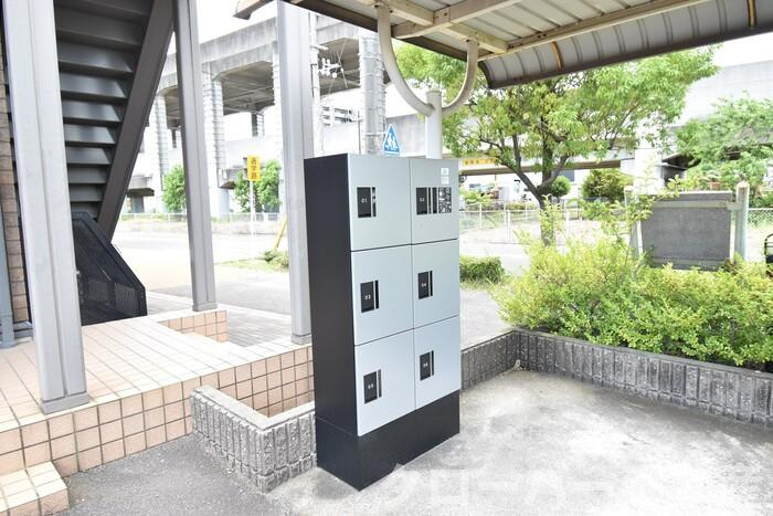 ＧＥＮＥＳＩＳのエントランス|宅配ボックス