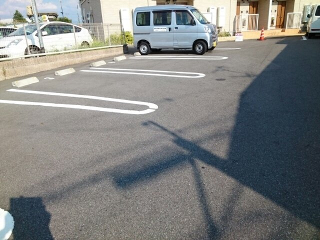 メゾンドエスパスの駐車場