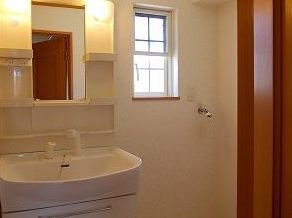 【洗面所】 | ソレイユ白浜北Ⅰ | コンパクトで使いやすい洗面所