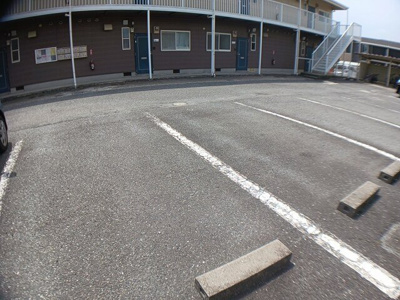 【駐車場】 | コーポ三輪 | 車をお持ちの方に嬉しい駐車場付きの物件です