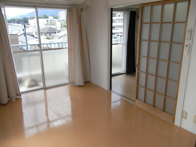 グランディア六甲ＳＴＯＲＩＡの居間・リビング