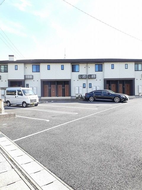 プラシードの駐車場