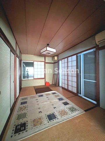 【和室】 | 天井の木目が美しく、昔ながらの和の趣を残しながらも清潔感のある室内♪