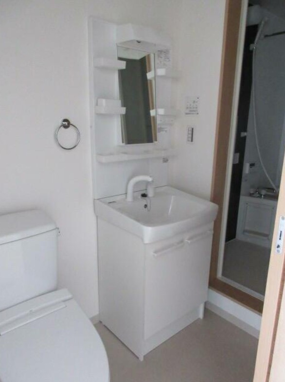 アンボワーズ指扇の独立洗面台|※同建物別部屋参考写真