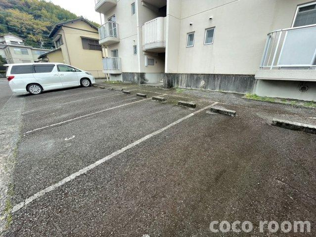 ヤマサハイツの駐車場