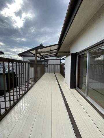【バルコニー】 | 白岡市彦兵衛　中古戸建 | 賃貸入居前2024年10月頃の写真となります。
