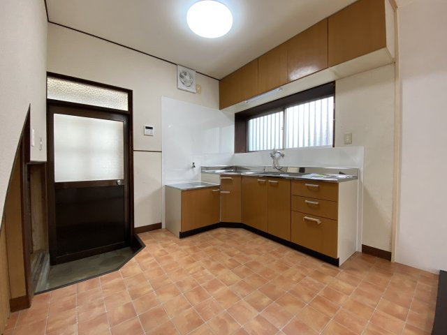 【キッチン】 | 白岡市彦兵衛　中古戸建 | 賃貸入居前2024年10月頃の写真となります。