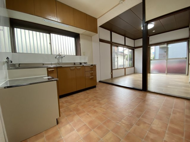 【キッチン】 | 白岡市彦兵衛　中古戸建 | 賃貸入居前2024年10月頃の写真となります。