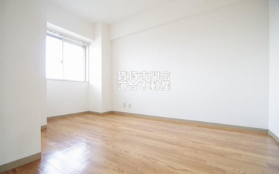 【寝室】 | グランドール井上 | 落ち着いた色調のお部屋