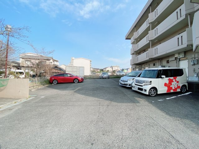 メゾンパラディー大府の駐車場