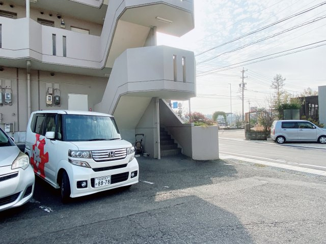 メゾンパラディー大府の駐車場