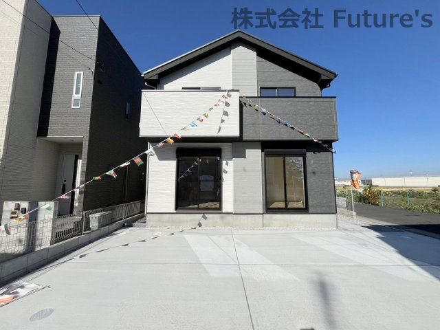 吉川市新栄1丁目　新築戸建　全1棟の外観|吉川市立栄小学校まで徒歩5分でお子様の通学も安心です