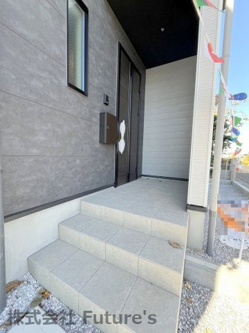 吉川市新栄1丁目　新築戸建　全1棟のエントランス|玄関アプローチ