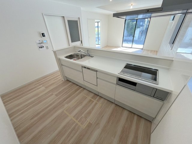 吉川市新栄1丁目　新築戸建　全1棟のキッチン|火事の時短につながる嬉しい食洗機付き