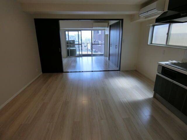 ニューハイツ湯島の居間・リビング