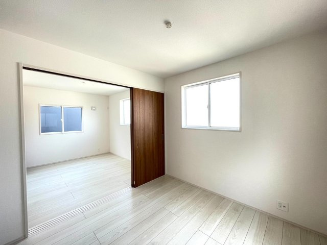 豊田市中町中郷　新築分譲住宅　全3棟　2号棟の洋室