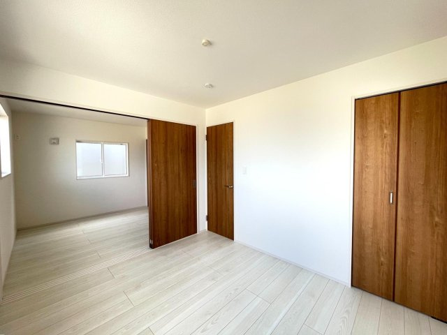 豊田市中町中郷　新築分譲住宅　全3棟　2号棟の洋室