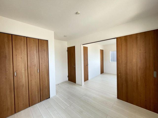 豊田市中町中郷　新築分譲住宅　全3棟　2号棟の洋室