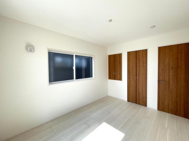 豊田市中町中郷　新築分譲住宅　全3棟　2号棟の洋室