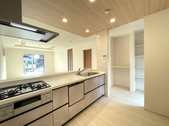 豊田市中町中郷　新築分譲住宅　全3棟　2号棟のキッチン