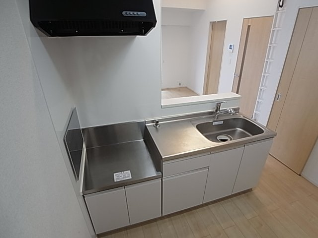 神戸市須磨区東落合３丁目のアパートのキッチン