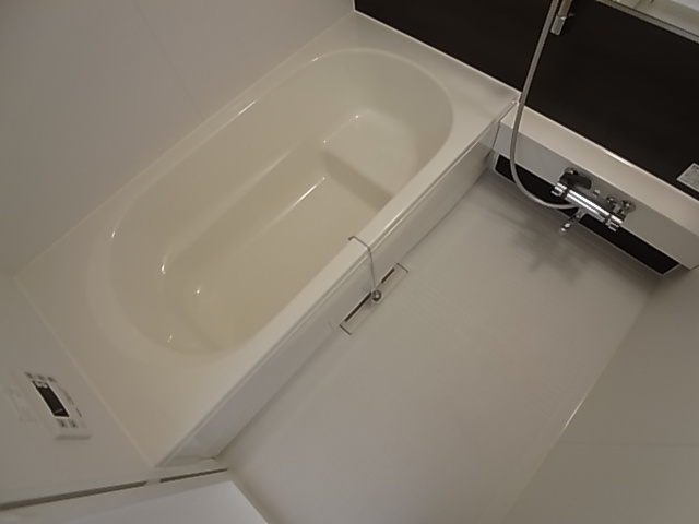 神戸市須磨区東落合３丁目のアパートの浴室|追い焚き機能付き