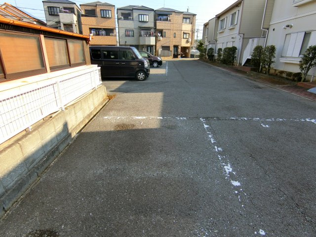ネオコーポ狭山の駐車場