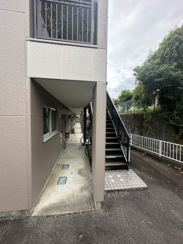 グリーンパレス塩倉のエントランス