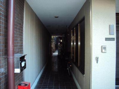 セントラルハイツの駐車場|奥に駐輪場